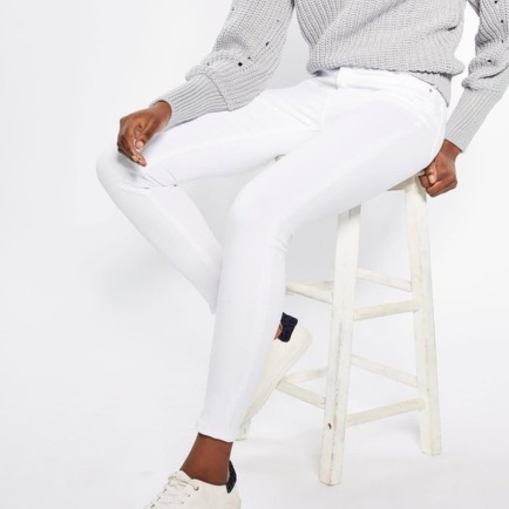 TOPSHOP Moto Jamie High Waisted White Jeans